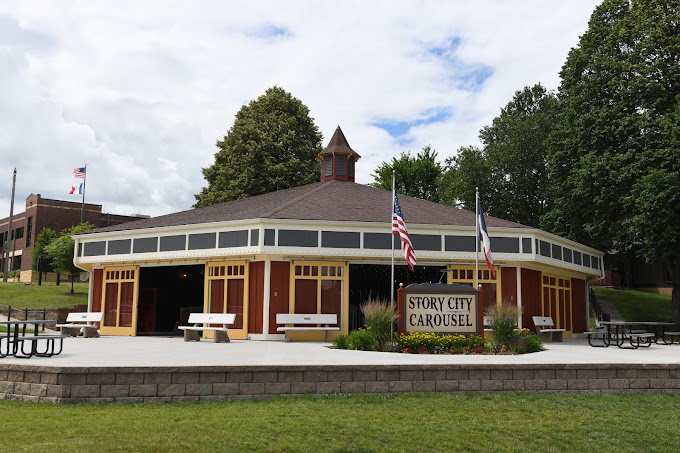 Exterior of Story City Carousel building